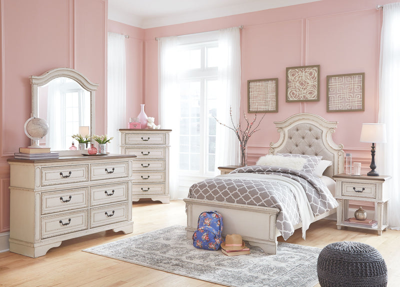 Ashely Realyn Chest in Chipped White-Washburn's Home Furnishings