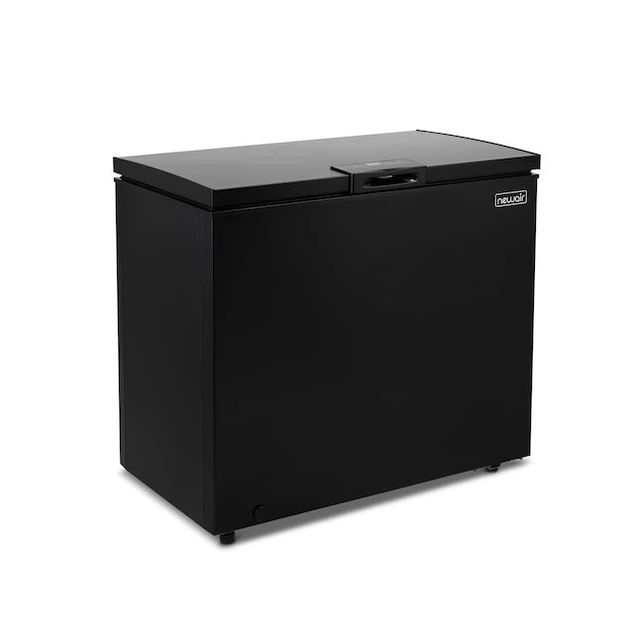 Frigidaire 7.0 Cu. ft. Chest Freezer Black-Washburn's Home Furnishings